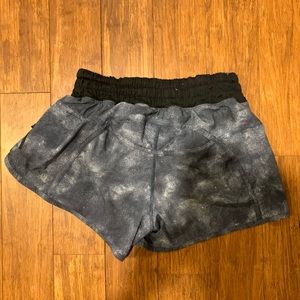 Lululemon tracker short 4”